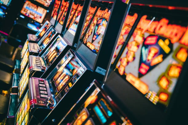 Fa Cai Shen Deluxe slot game interface on qqmamibet slot showing reels and stake options